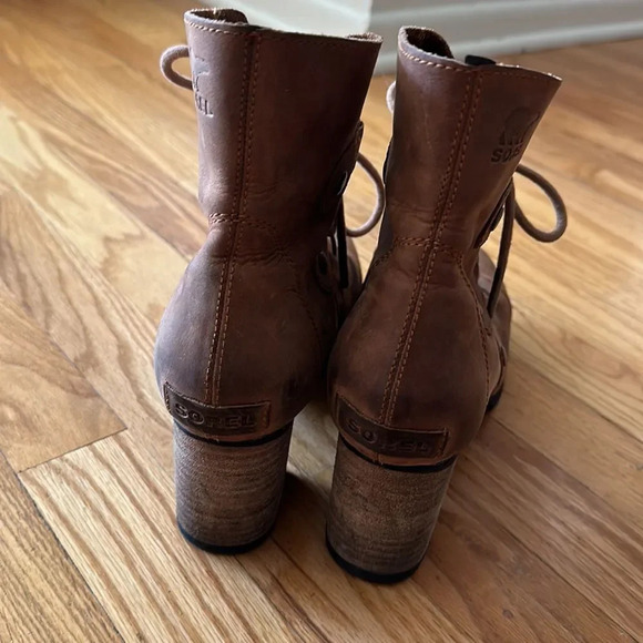 Sorel sz 8.5 Arrington Heeled Bootie matte cognac brown color minimal sole wear - Picture 7 of 8